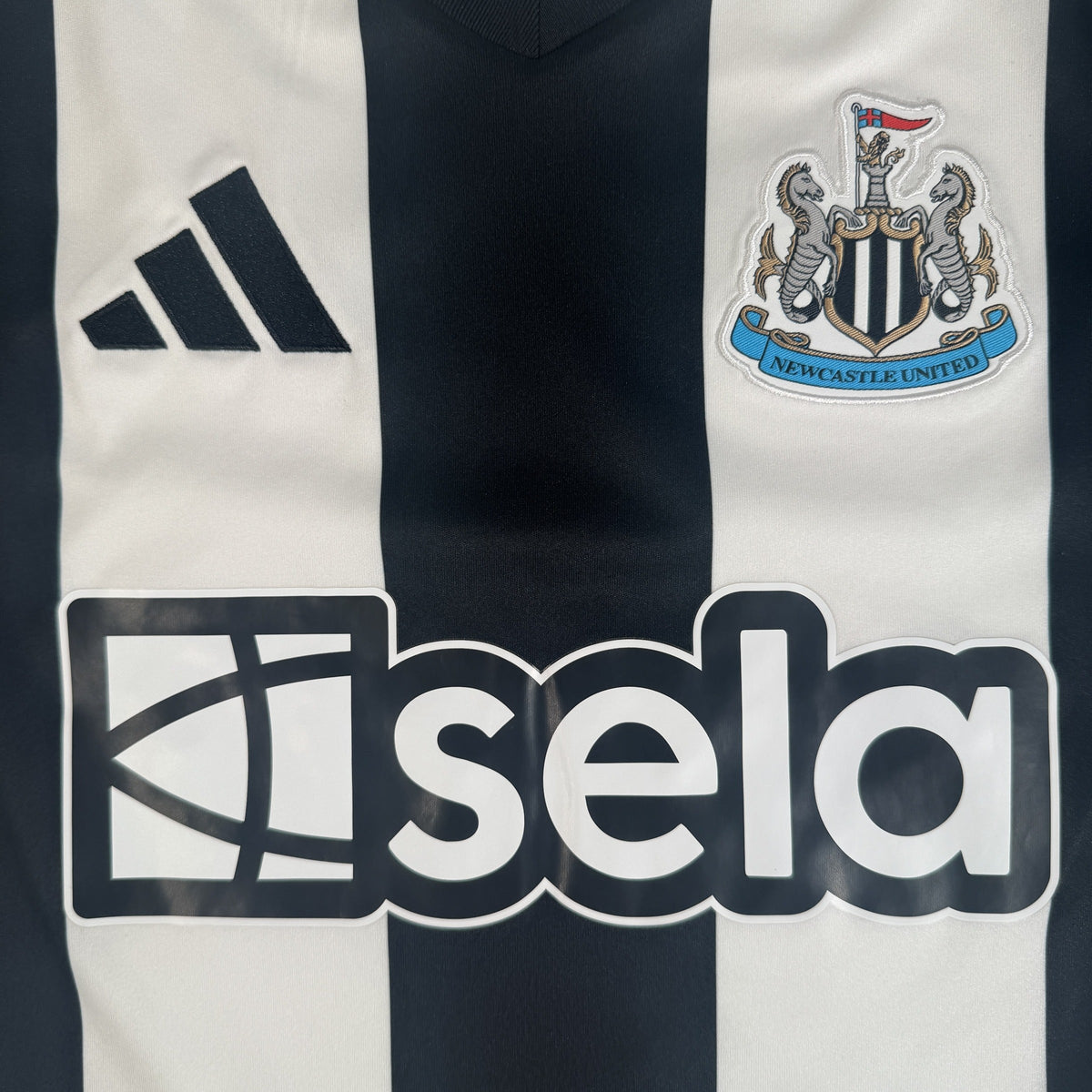 Newcastle United 2024/2025 Home Football Shirt Medium