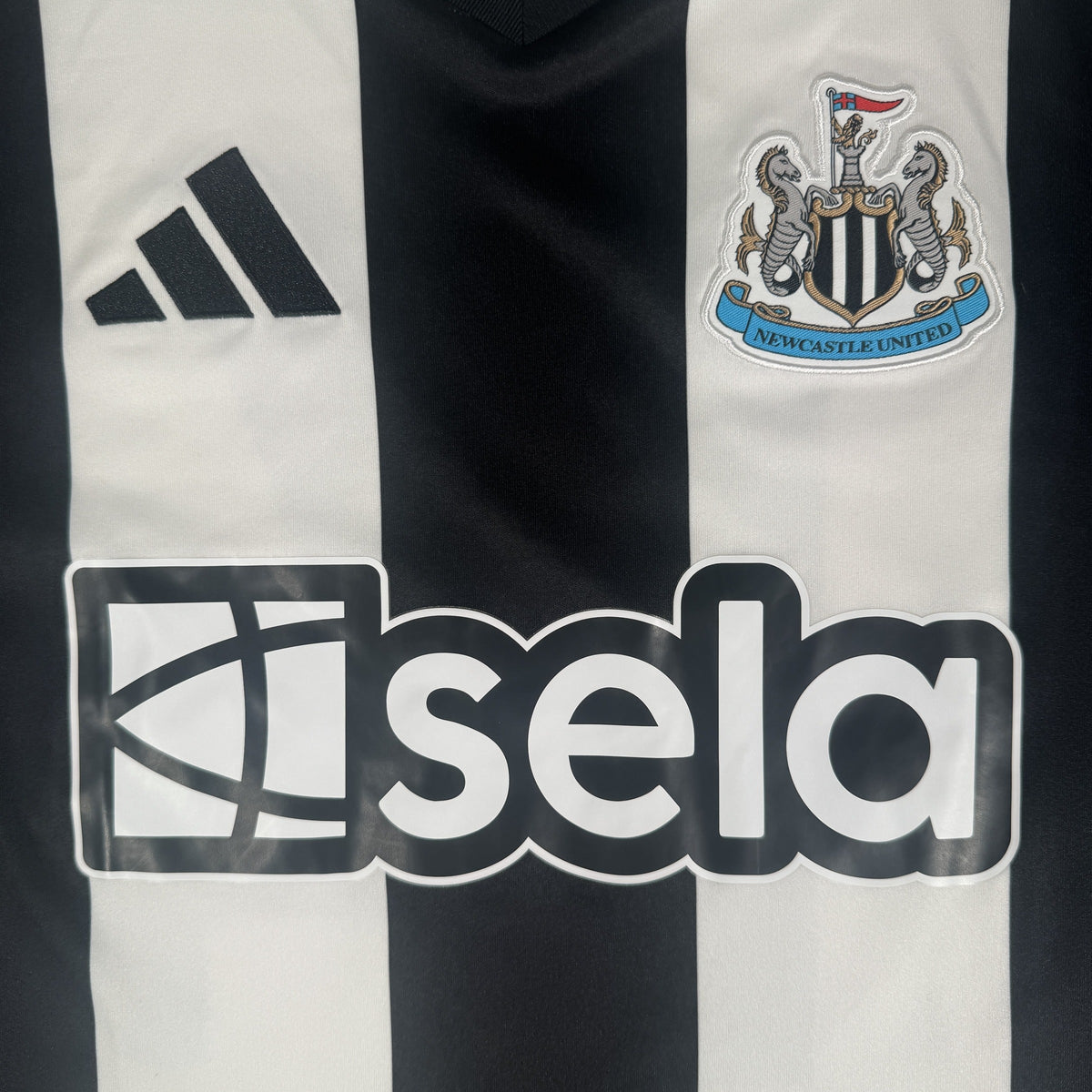 Isak 14 Newcastle United 2024/2025 Home Football Shirt XL