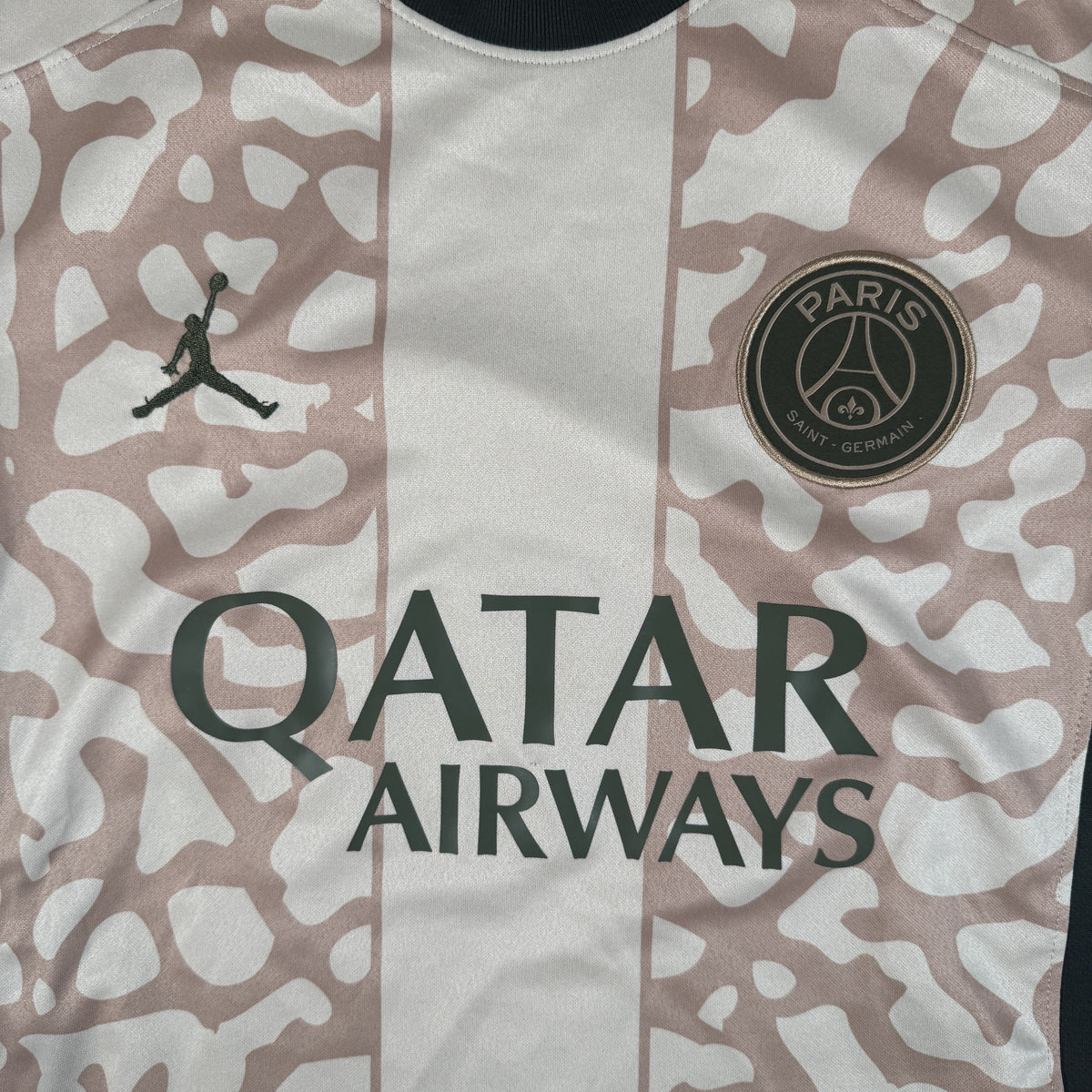 Paris Saint-Germain 2023/2024 Fourth Football Shirt Small