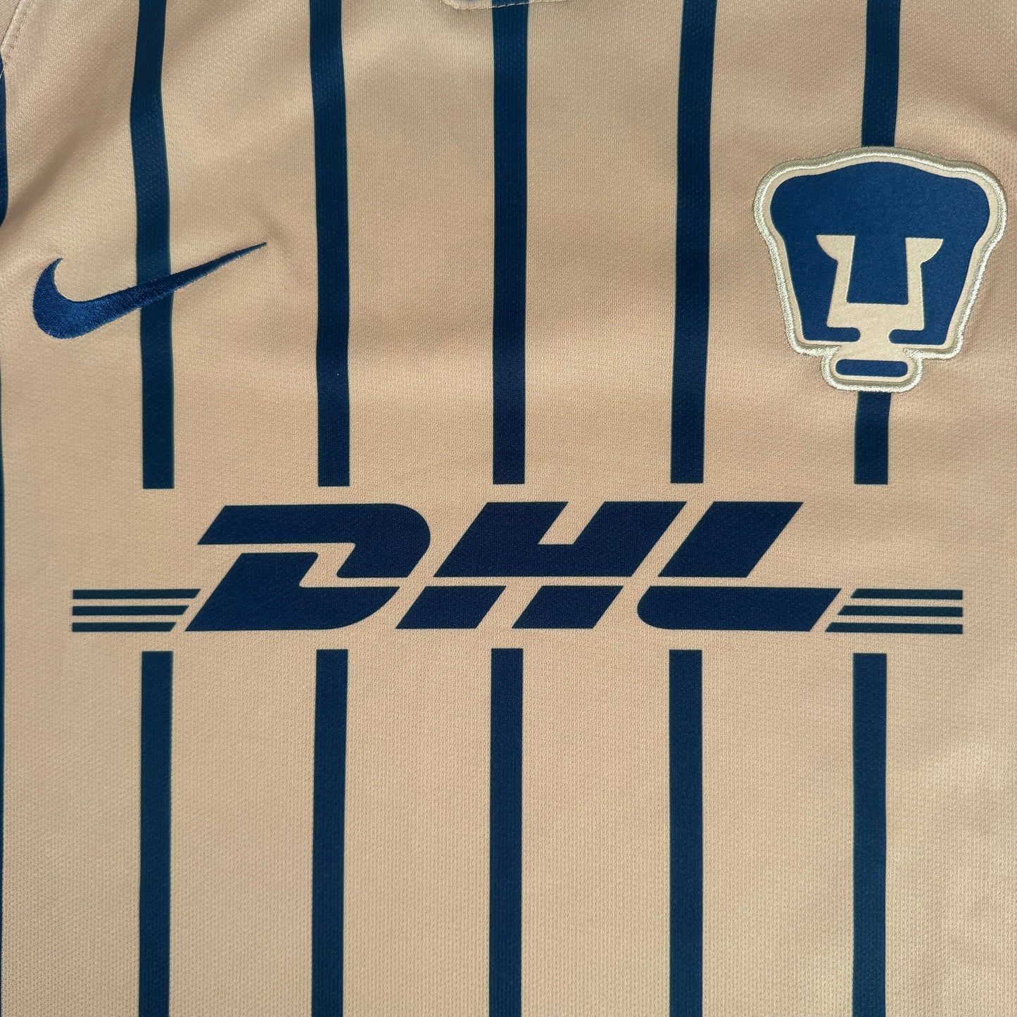 Pumas 2018/2019 Away Football Shirt Small