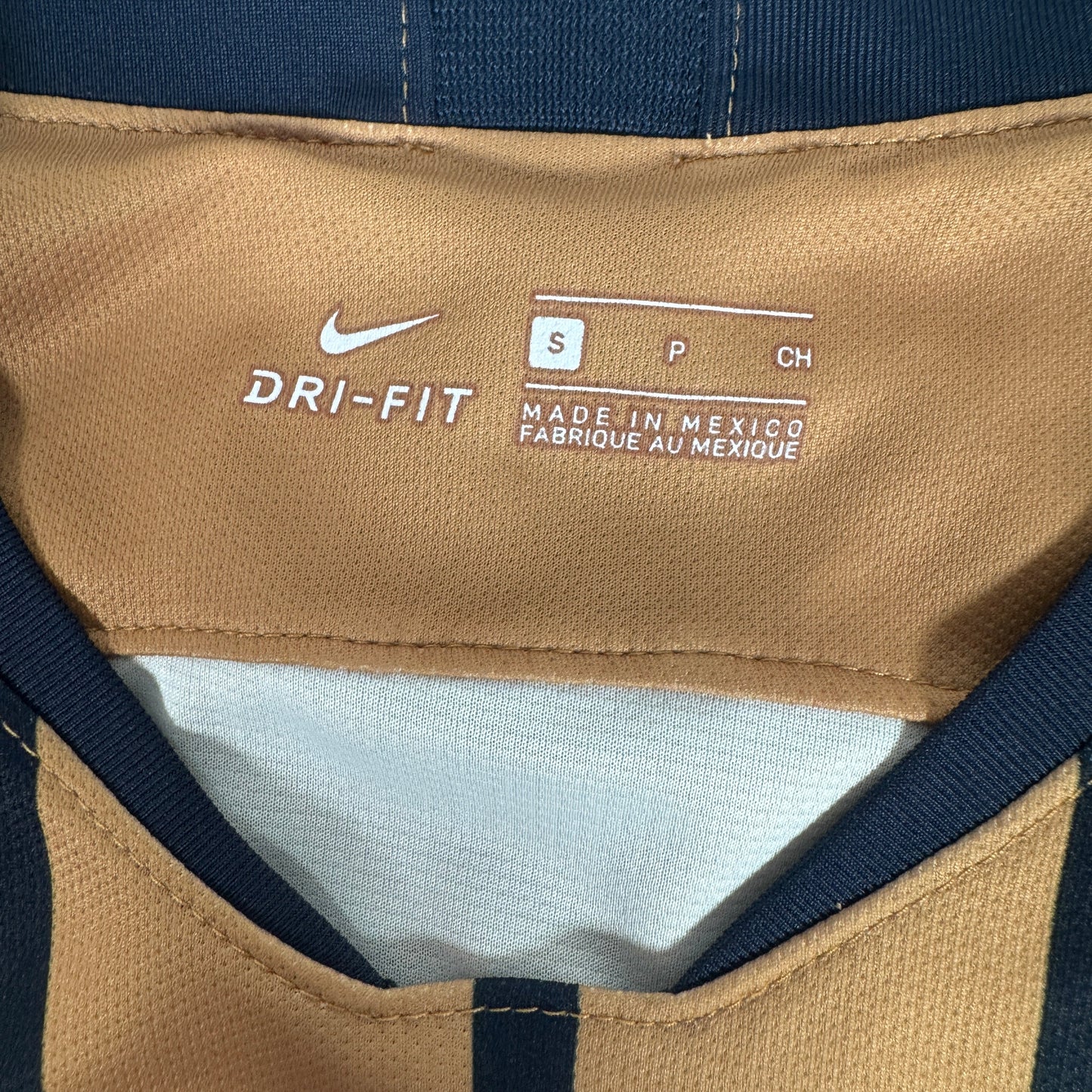 Pumas 2018/2019 Away Football Shirt Small