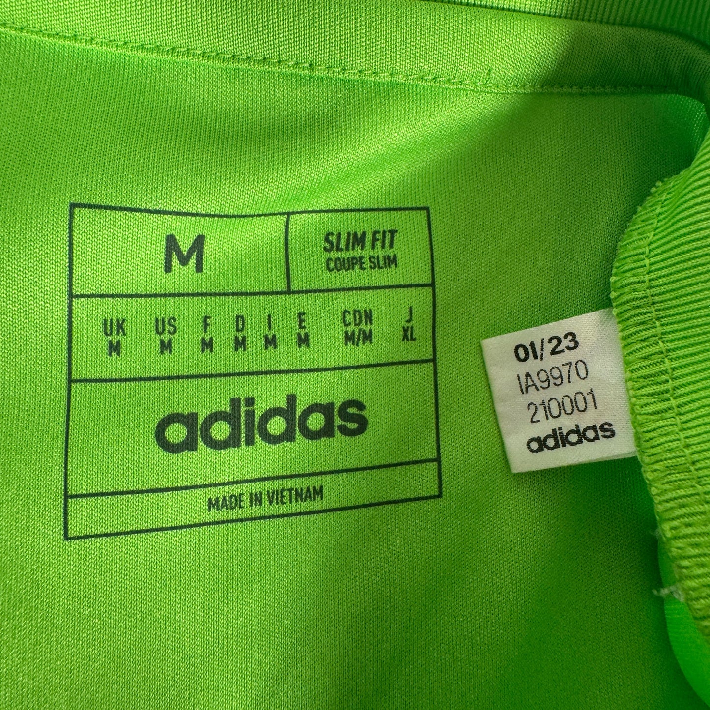 Real Madrid 2023/2024 Goalkeeper Football Shirt Medium