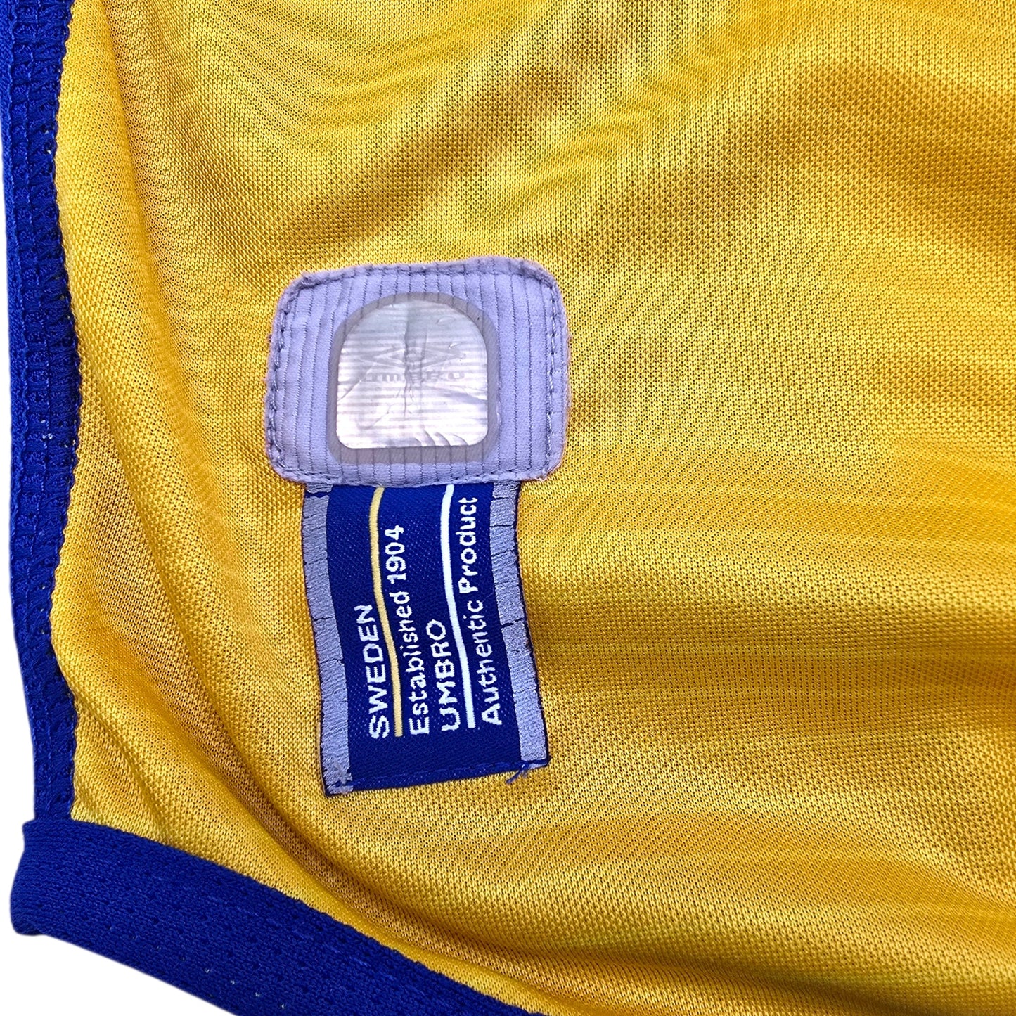 2003/04 Sweden Home Football Shirt (M) Umbro #10 Ibrahimovic
