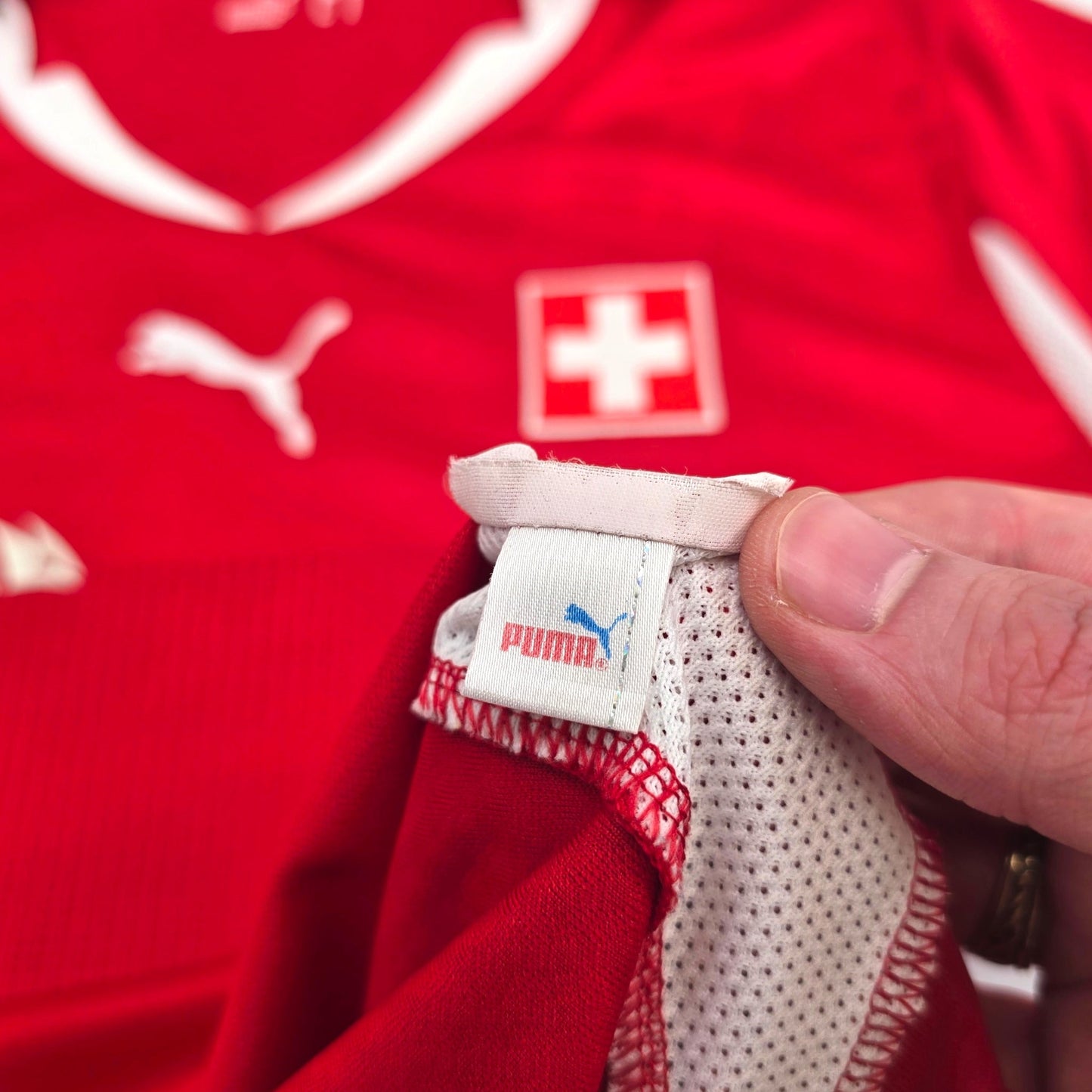 2010/12 Switzerland Home Football Shirt (L) Puma
