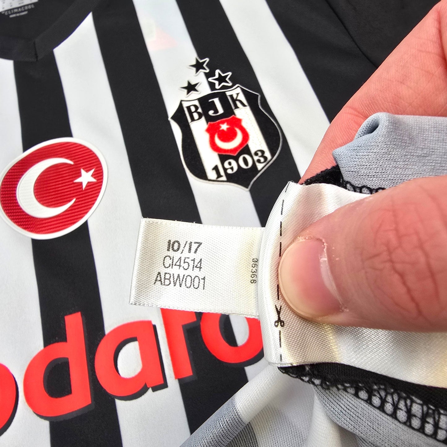 2017/18 Besiktas Away Football Shirt (M) Adidas #7 Quaresma