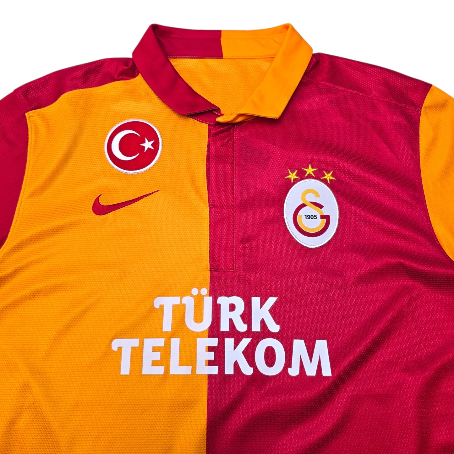 2012/13 Galatasaray Home Football Shirt (L) Nike #12 Drogba
