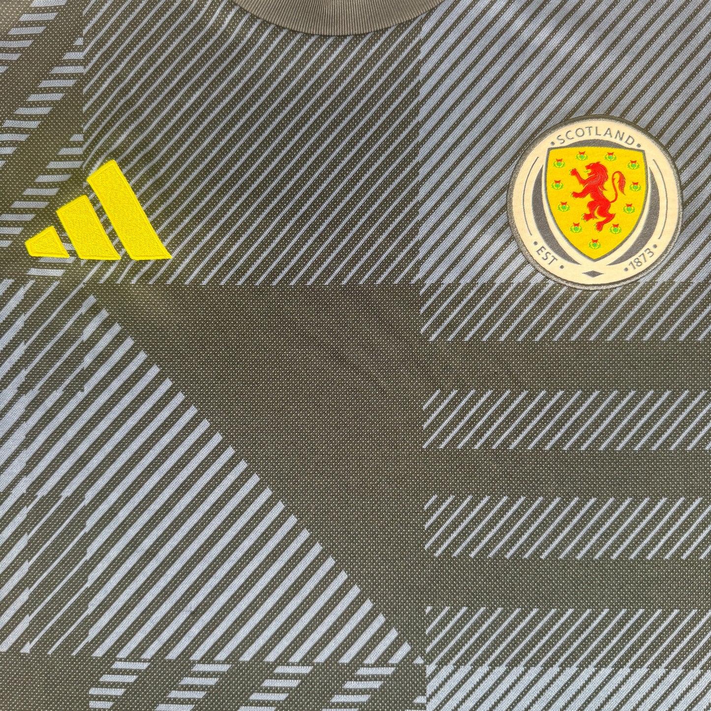 Scotland 2024/2025 Home Football Shirt 2XL