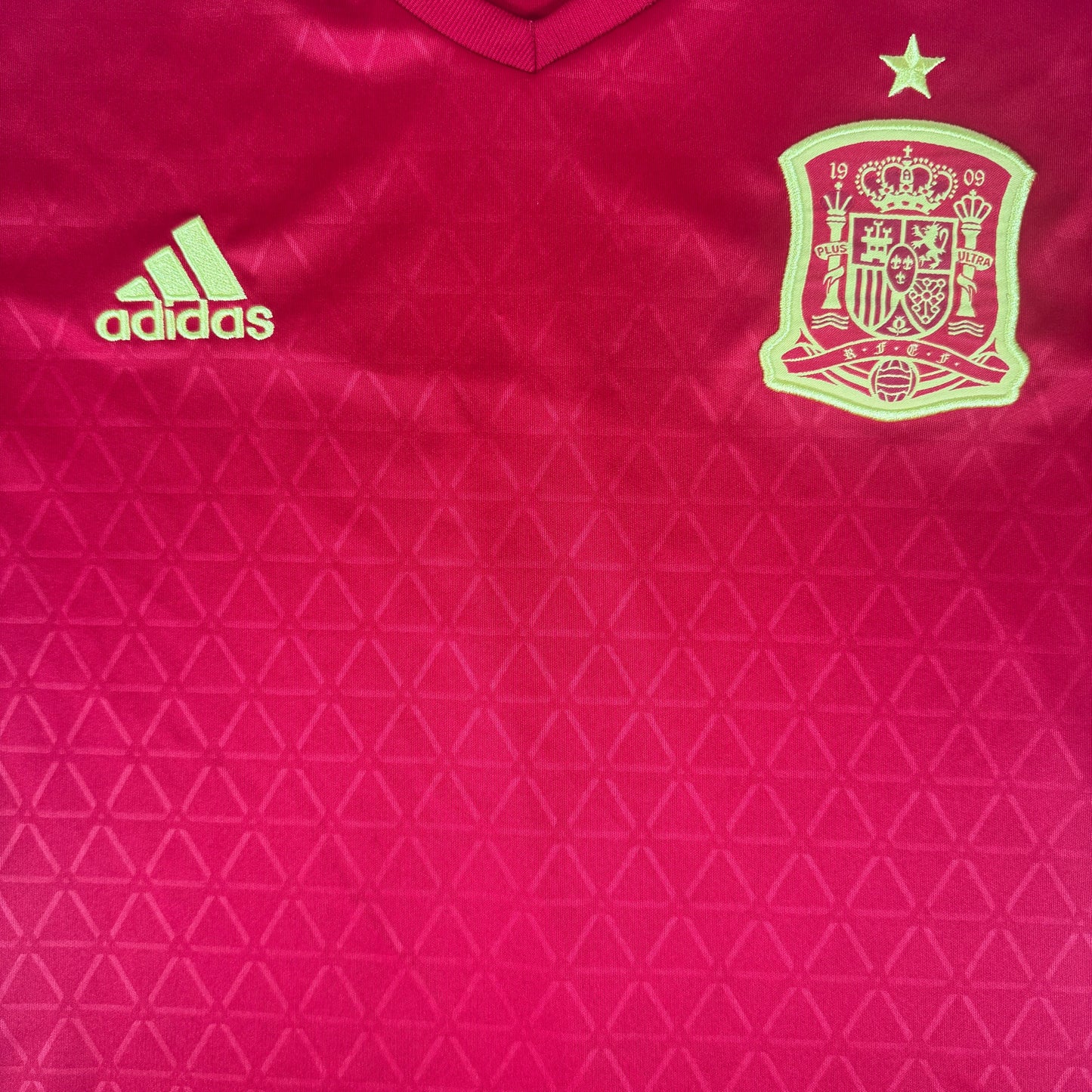 Spain 2016/2017/2018 Home Football Shirt Large
