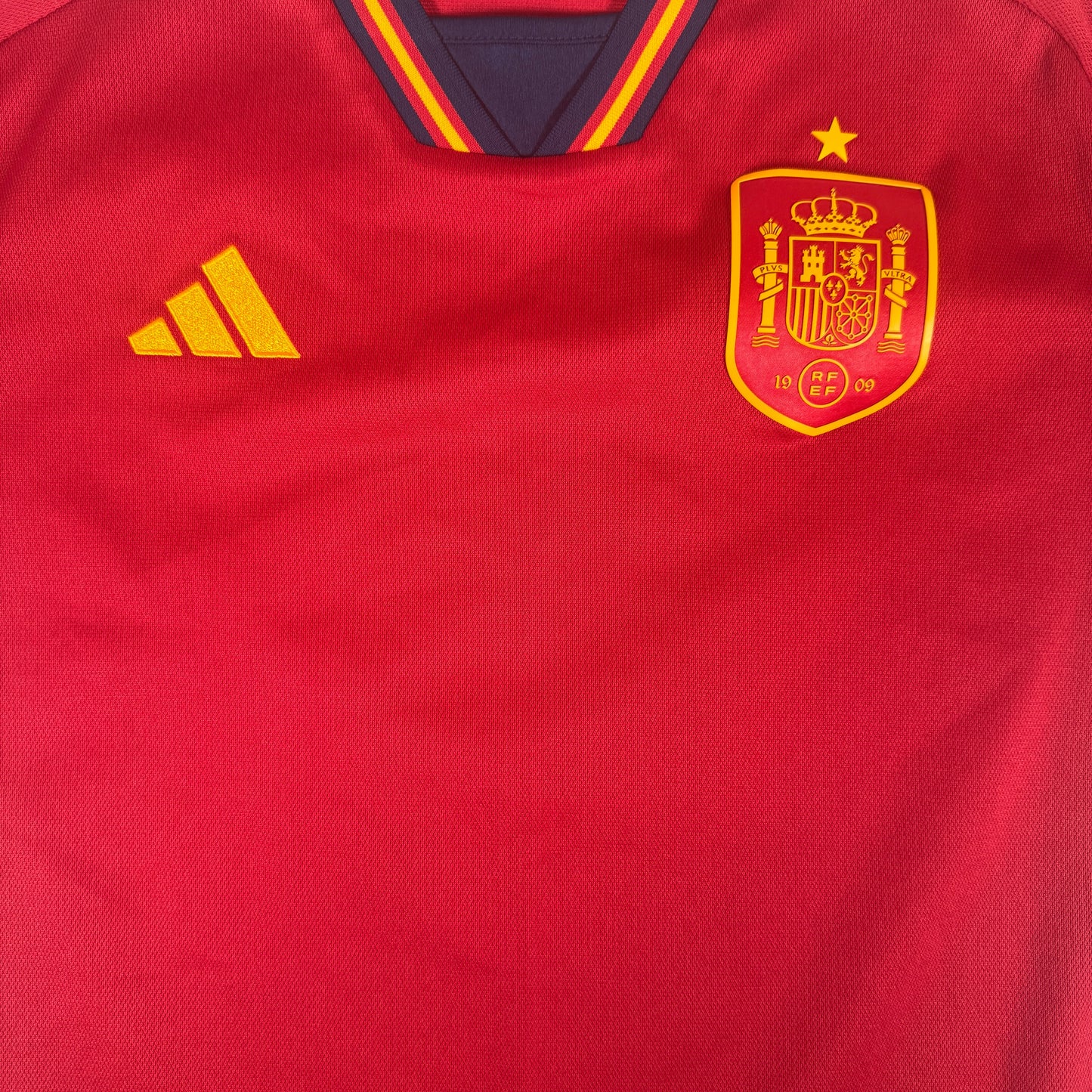 Spain 2022/2023/2024 Home Football Shirt Medium