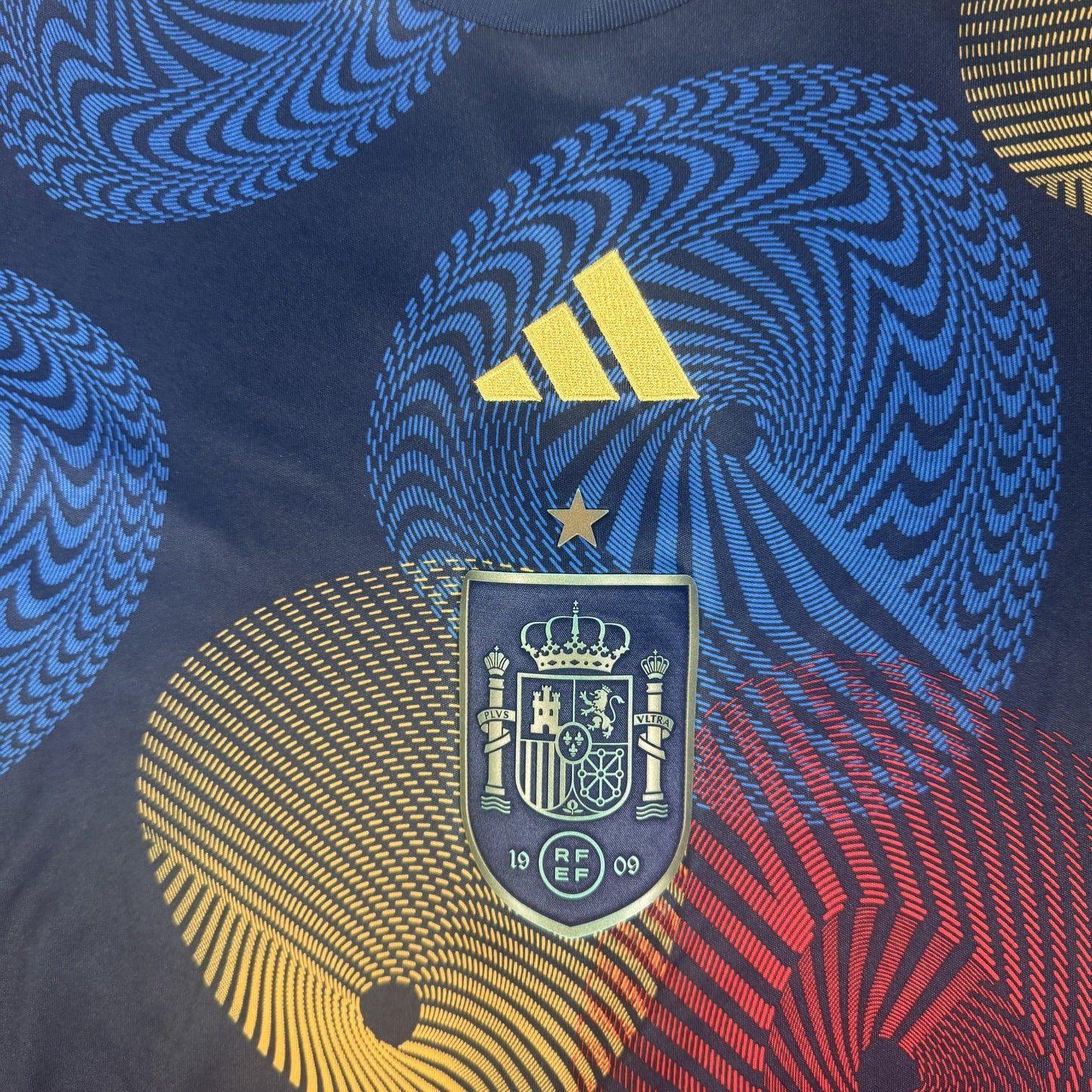 Spain 2022/2023 Training Football Shirt Medium