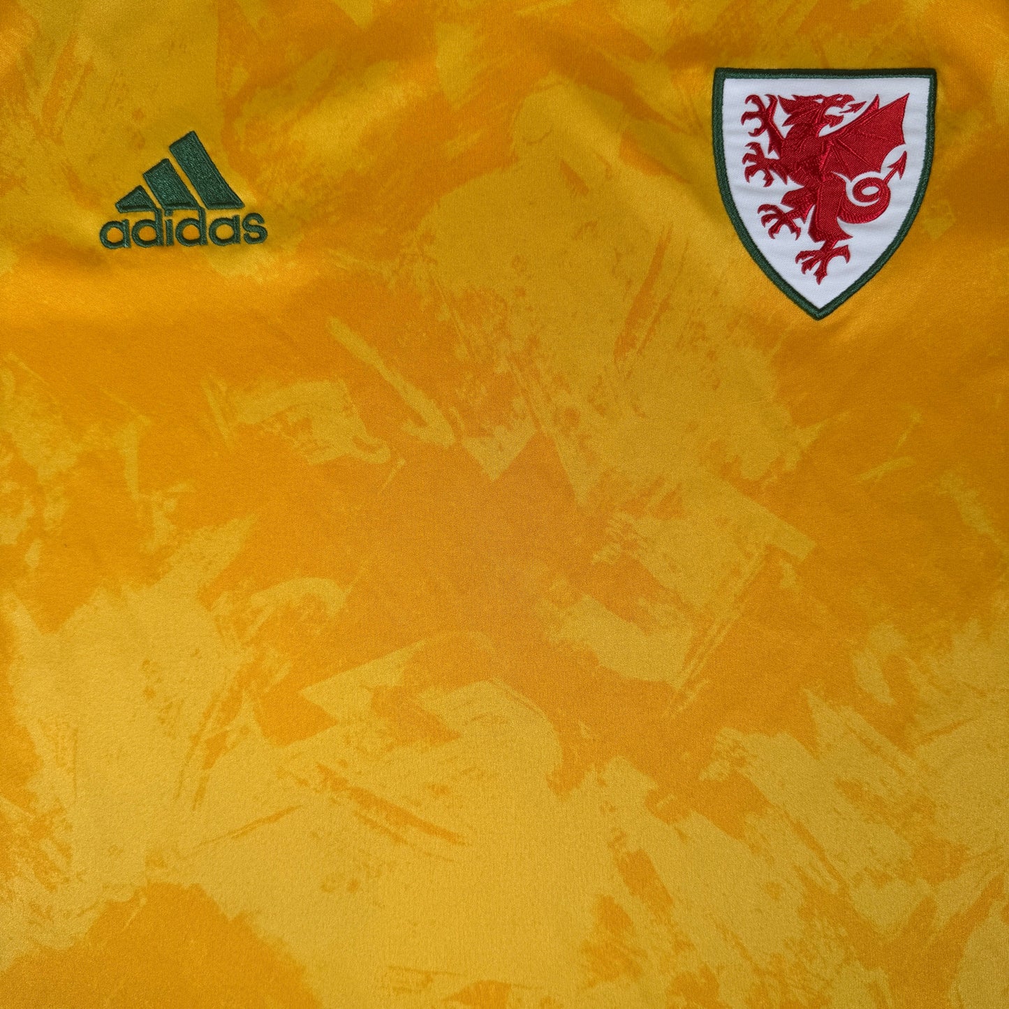 Wales 2020/2021/2022 Away Football Shirt Medium