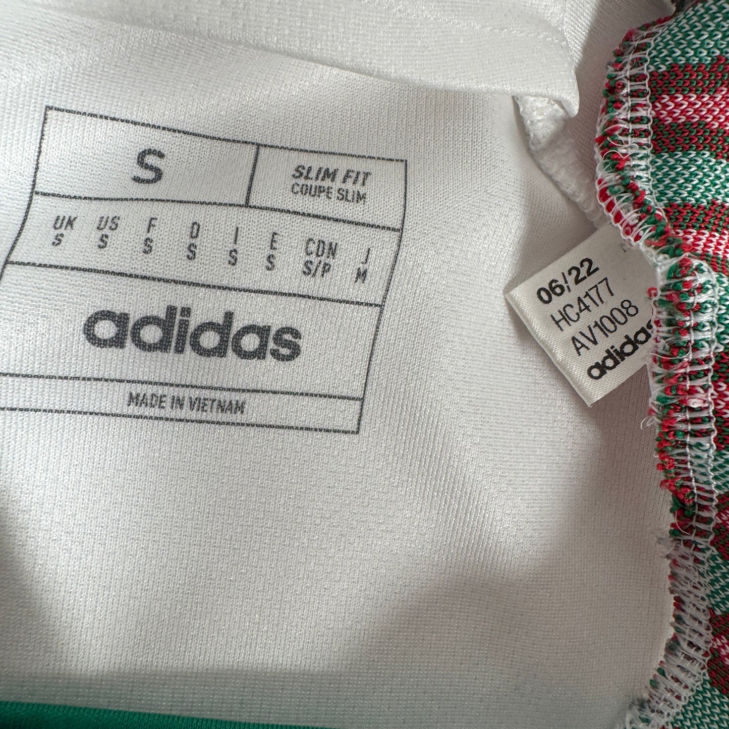 Wales 2022/2023/2024 Away Football Shirt Small