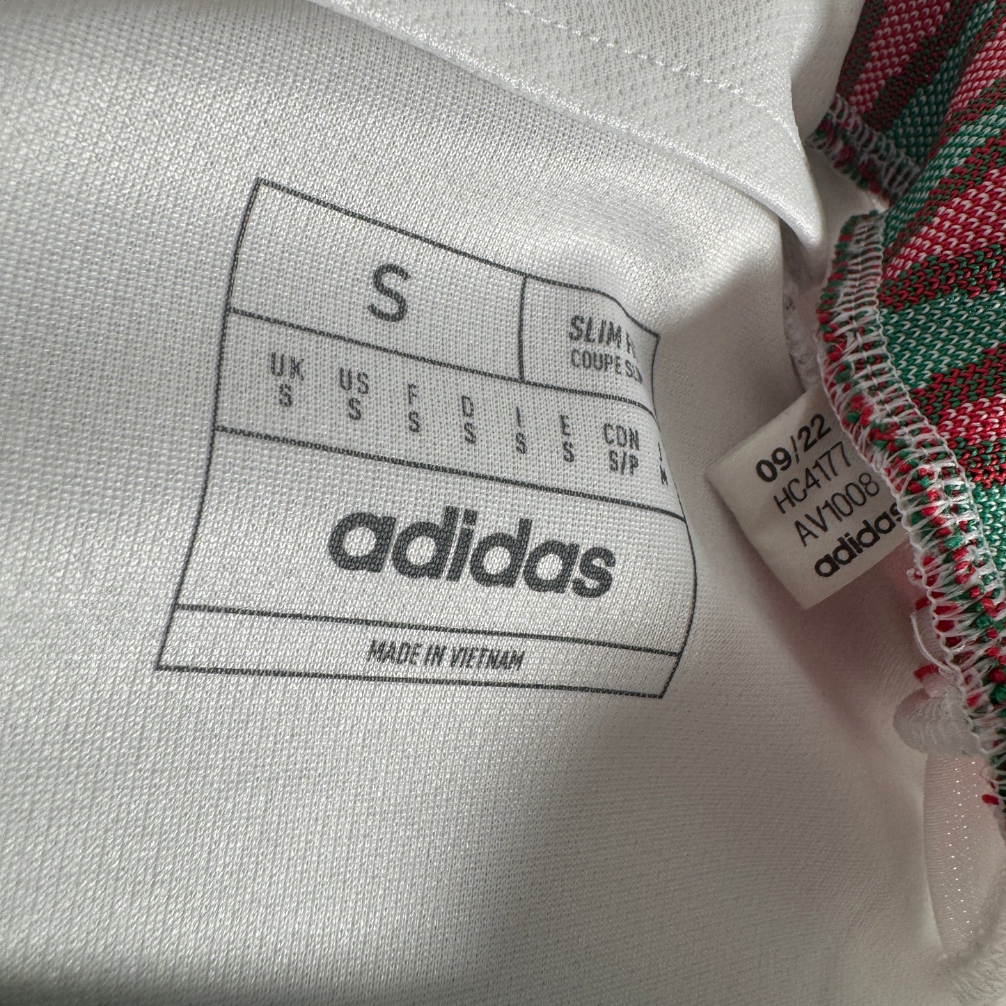 Wales 2022/2023/2024 Away Football Shirt Small