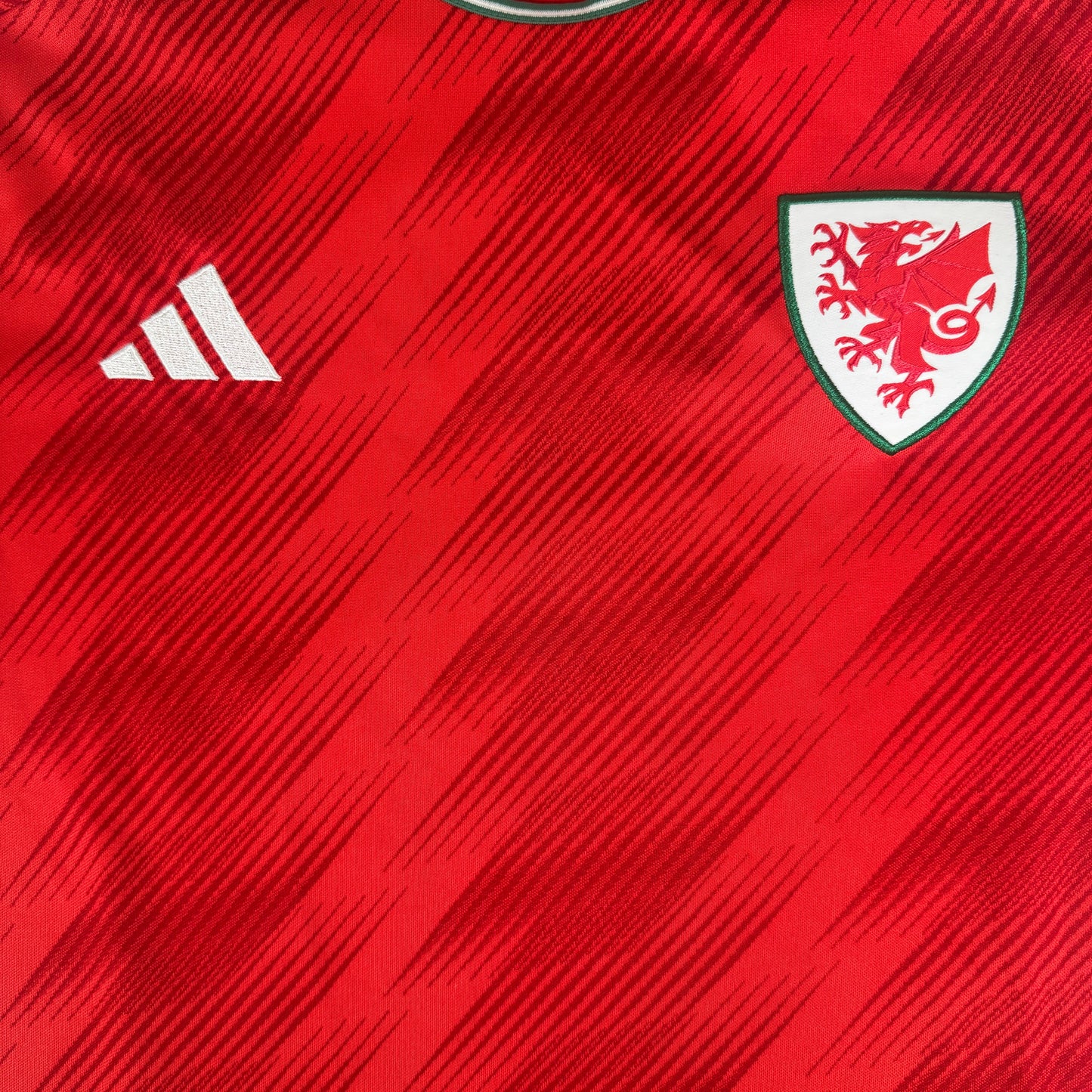 Wales 2022/2023/2024 Home Football Shirt Medium