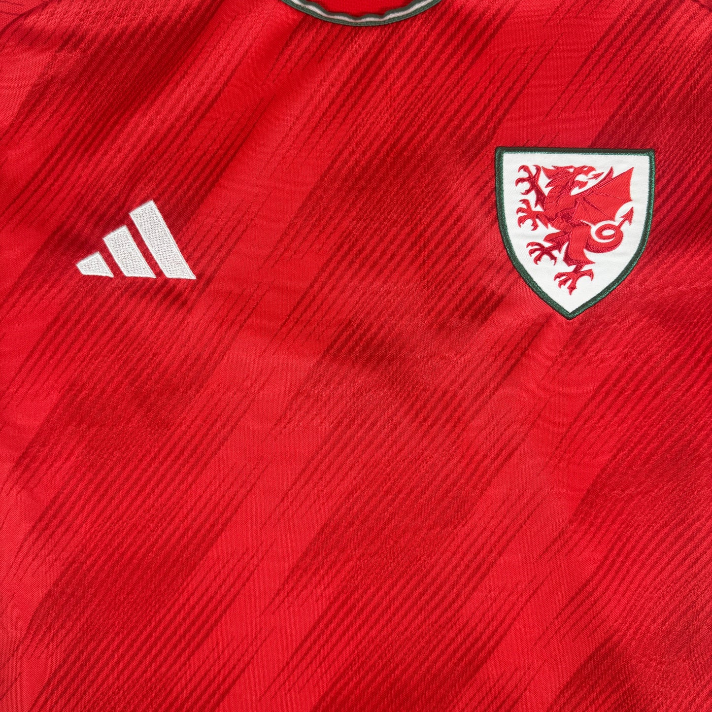 Wales 2022/2023/2024 Home Football Shirt Small