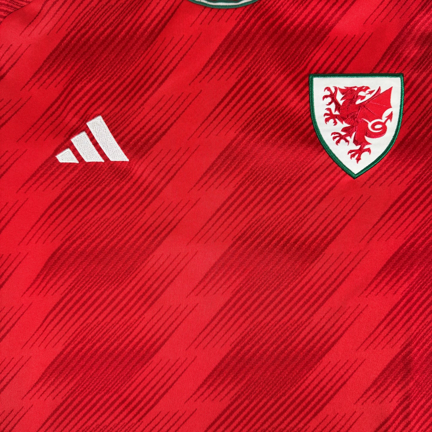 Wales 2022/2023/2024 Home Football Shirt Small