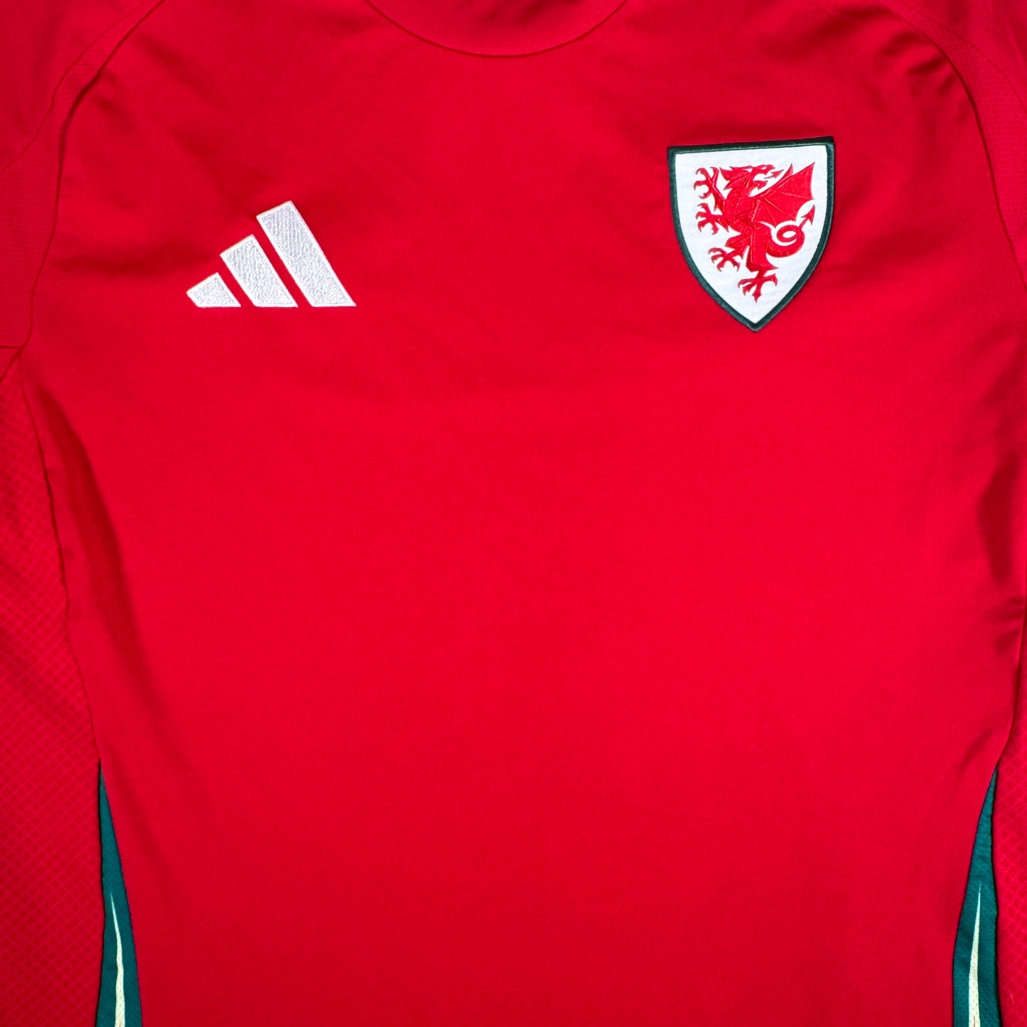 Wales 2024/2025 Home Football Shirt Large