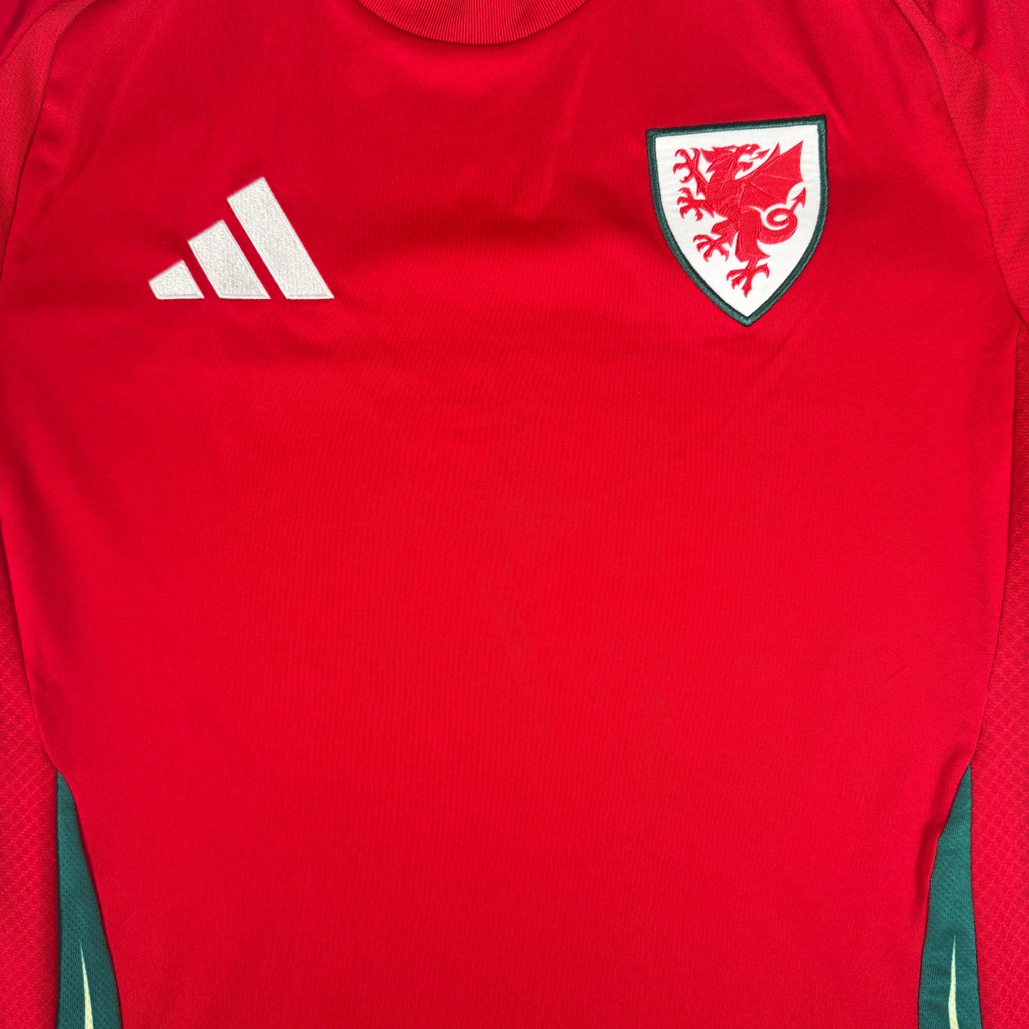 Wales 2024/2025/2026 Home Football Shirt Medium